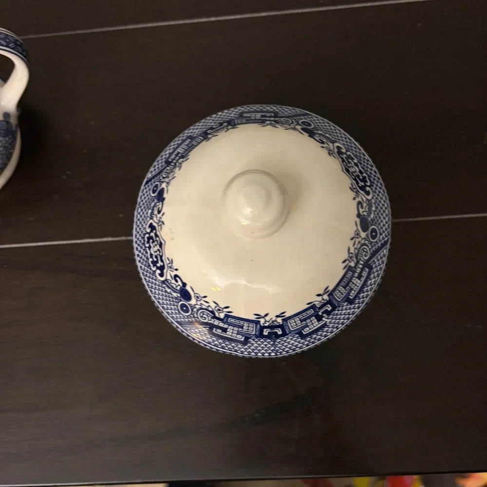 Churchill England | Blue Willow | Creamer & Lidded Sugar Bowl Set | small flaw